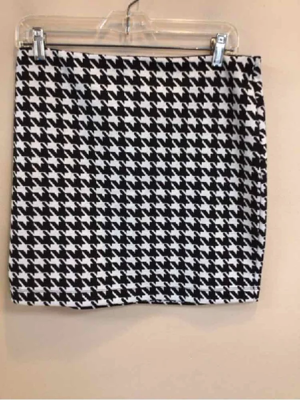 EXPRESS SIZE MEDIUM Ladies SKIRT